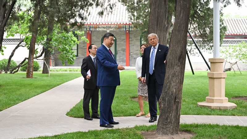 Chinese President Xi Jinping welcomes U.S. President Donald Trump